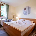 Im Garten - Haus Anna *