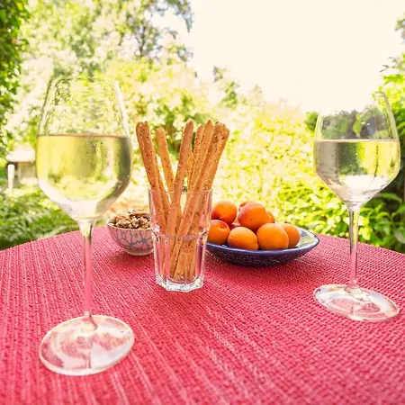 Im Garten - Haus Anna