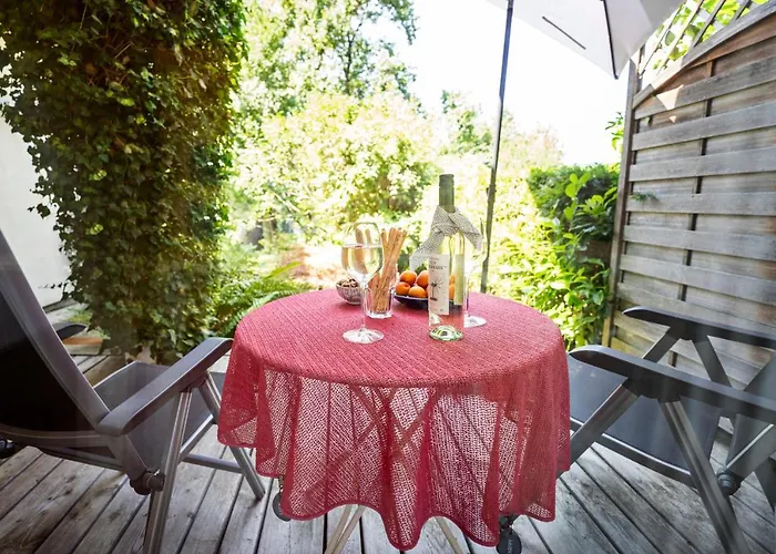 Im Garten - Haus Anna *